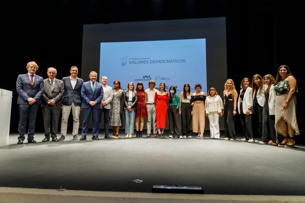 FOTO FAMILIA PREMIO VALORES CORTES CyL