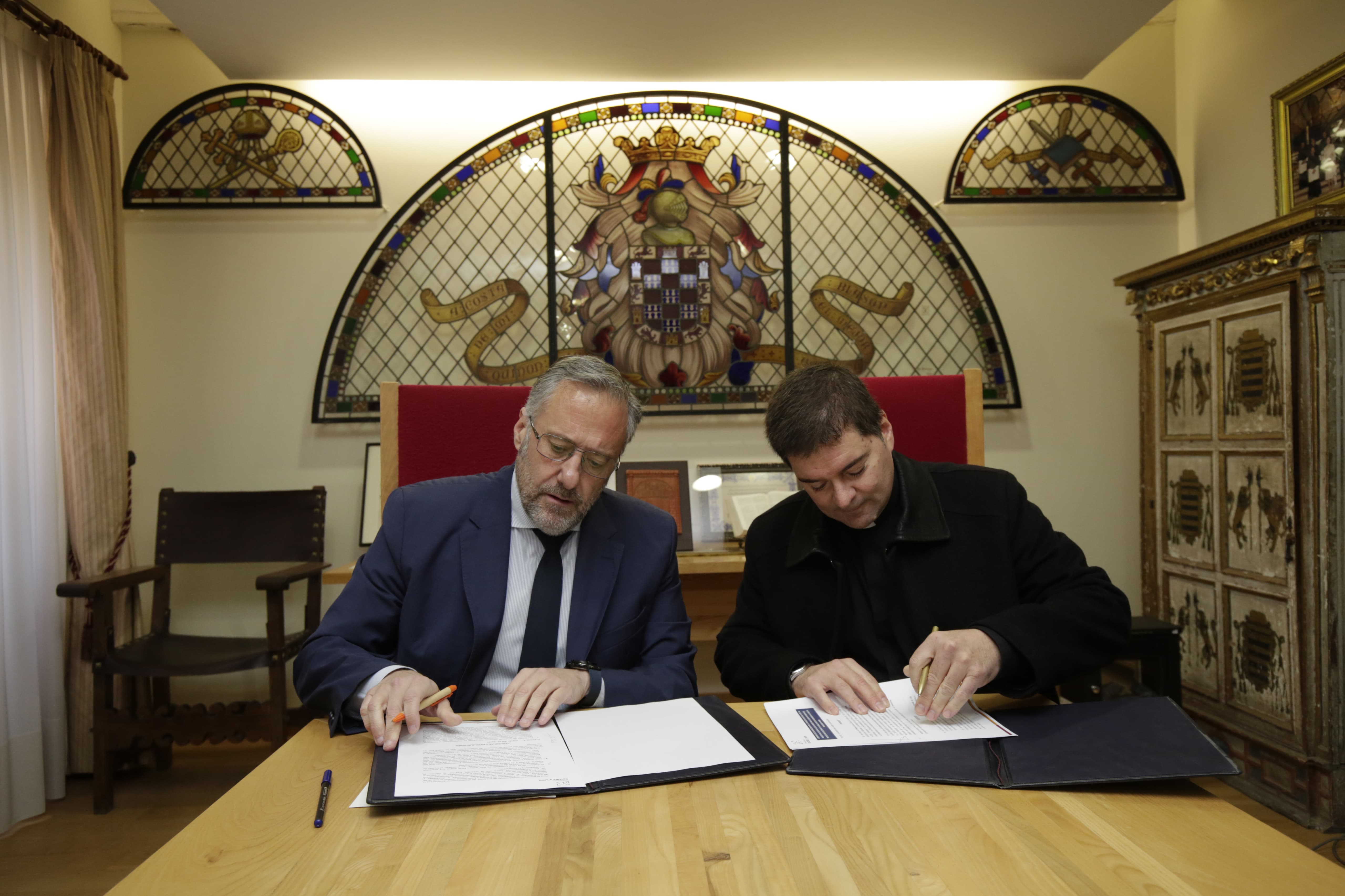 Firma de convenio de la Fundación de Castilla y León y la Real Colegiata de San Isidoro 