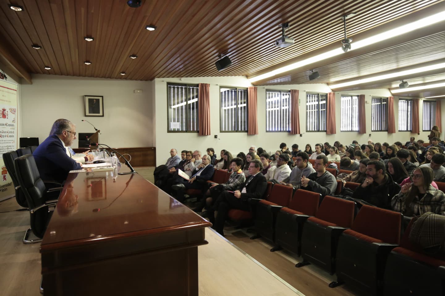 Carlos Pollán reivindica la figura de Alfonso IX como referente  de la “alta política” en la presentación de la nueva Cátedra de  Parlamentarismo en León